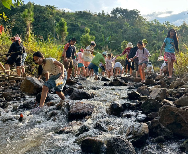 'Vườn thú lớn nhất bầu trời': Trước tết, nhiều người TP.HCM vượt hàng trăm km để ngắm - Ảnh 11.