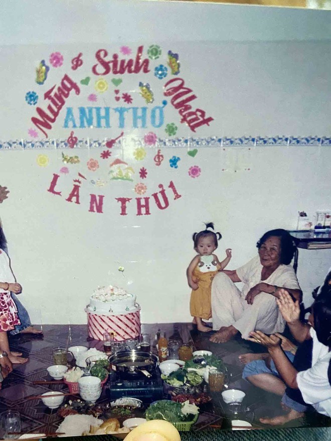 Khi b&agrave; nội 101 tuổi đi chơi c&ugrave;ng ch&aacute;u g&aacute;i gen Z - Ảnh 4.