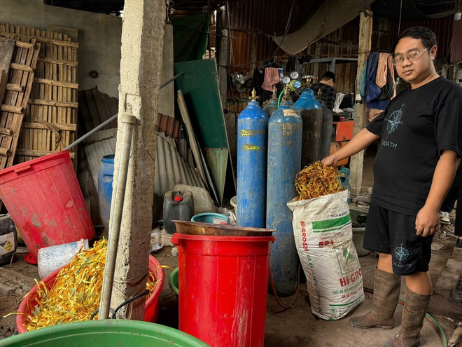 Tạm giữ 3 chủ xưởng ph&acirc;n kim xả 7 tấn chất thải nguy hại ra m&ocirc;i trường- Ảnh 8.