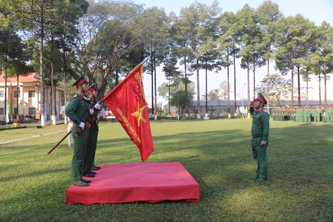 TP.HCM tiễn 1.249 qu&acirc;n nh&acirc;n xuất ngũ, mỗi chiến sĩ nhận hơn 35 triệu đồng hỗ trợ- Ảnh 1.