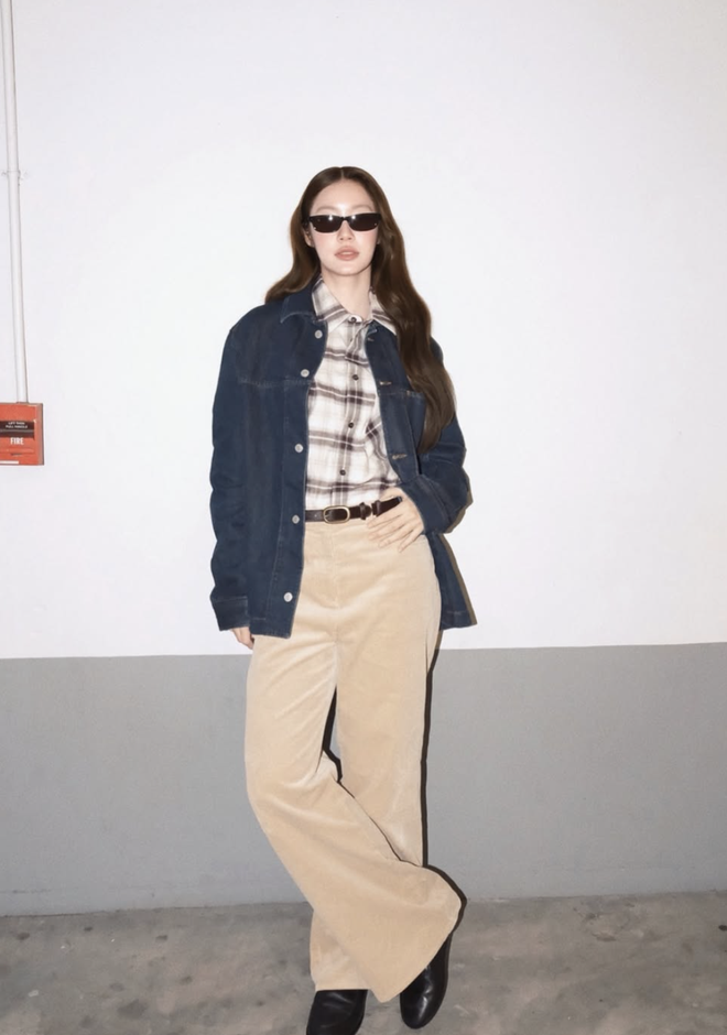 Bản phối đời thường trở nên ấn tượng hơn với. áo khoác denim  - Ảnh 2.