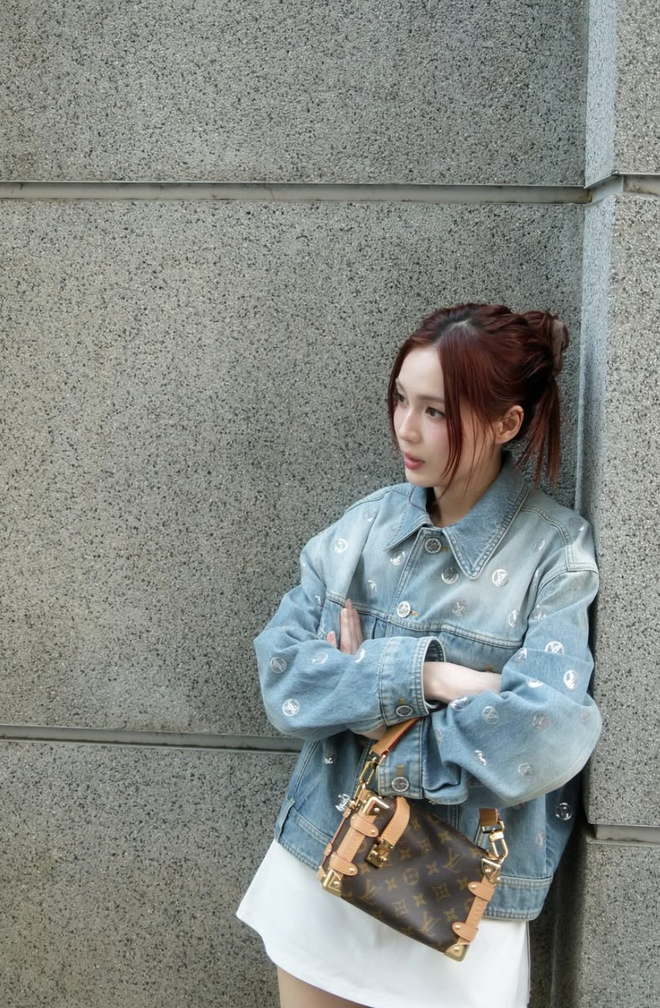 Bản phối đời thường trở nên ấn tượng hơn với. áo khoác denim  - Ảnh 9.