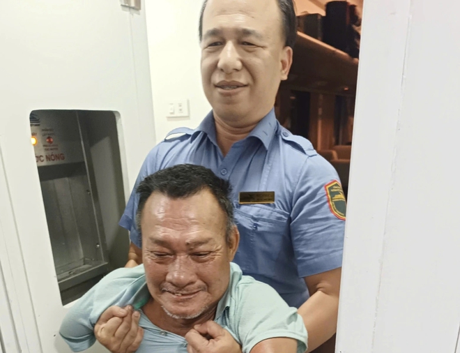 Chuyến t&agrave;u đặc biệt của h&agrave;nh kh&aacute;ch mất tứ chi mang lại t&igrave;nh người ấm &aacute;p - Ảnh 3.