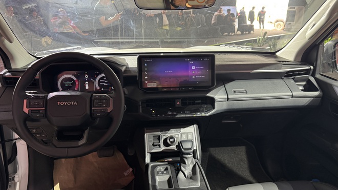 Toyota Hilux 2026 lột x&aacute;c thiết kế, chốt gi&aacute; từ 632 triệu đồng- Ảnh 4.