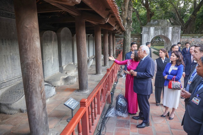 Chủ tịch Hội đồng châu Âu António Costa thăm Văn Miếu - Quốc Tử Giám - Ảnh 5.