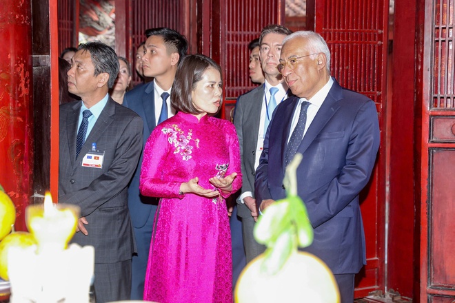 Chủ tịch Hội đồng châu Âu António Costa thăm Văn Miếu - Quốc Tử Giám - Ảnh 8.