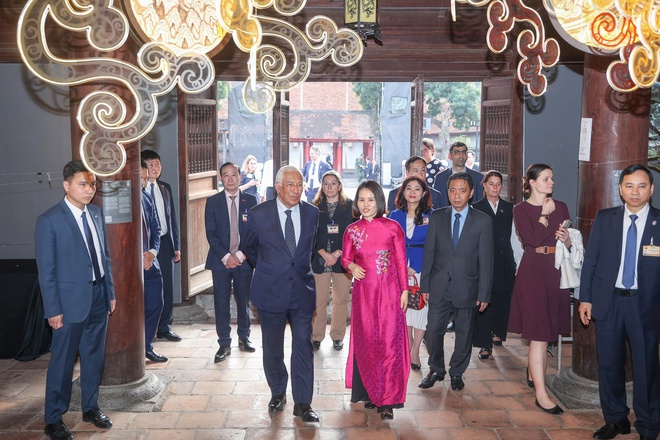 Chủ tịch Hội đồng châu Âu António Costa thăm Văn Miếu - Quốc Tử Giám - Ảnh 9.