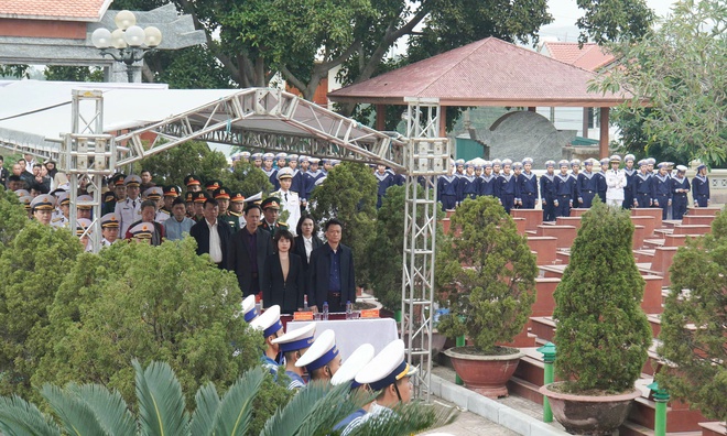 Trao bằng Tổ quốc ghi c&ocirc;ng liệt sĩ Đ&agrave;m Quang Mạnh hy sinh tại quần đảo Trường Sa- Ảnh 5.