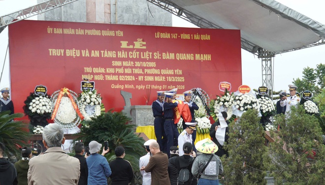 Trao bằng Tổ quốc ghi c&ocirc;ng liệt sĩ Đ&agrave;m Quang Mạnh hy sinh tại quần đảo Trường Sa- Ảnh 3.