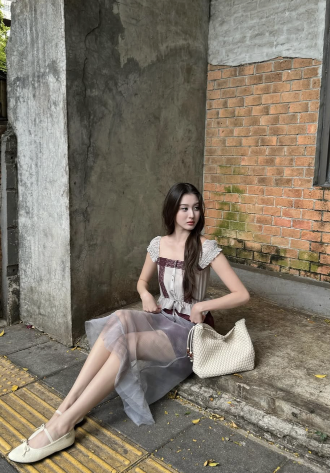 Giày búp bê đế bệt mang đến sự thoải mái mà vẫn tinh tế- Ảnh 4.