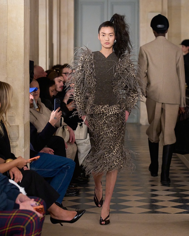 Khoe dáng thông minh với các họa tiết và thiết kế 3D - Ảnh 4.