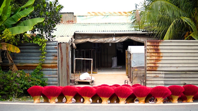 L&agrave;m nhang tết ở TP.HCM: Người gi&agrave; mong người trung ni&ecirc;n giữ nghề - Ảnh 4.