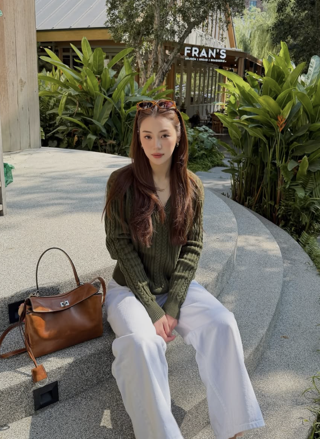 Quần trắng, món đồ cơ bản giúp tổng thể trang phục sáng bừng  - Ảnh 2.