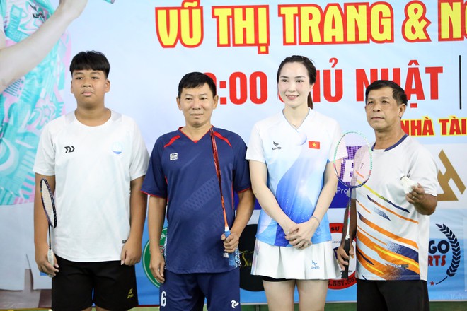 &lsquo;Nữ ho&agrave;ng điền kinh&rsquo; Nguyễn Thị Oanh xuất hiện ở sự kiện đặc biệt, đ&aacute;nh cầu l&ocirc;ng c&ugrave;ng vợ Tiến Minh- Ảnh 17.