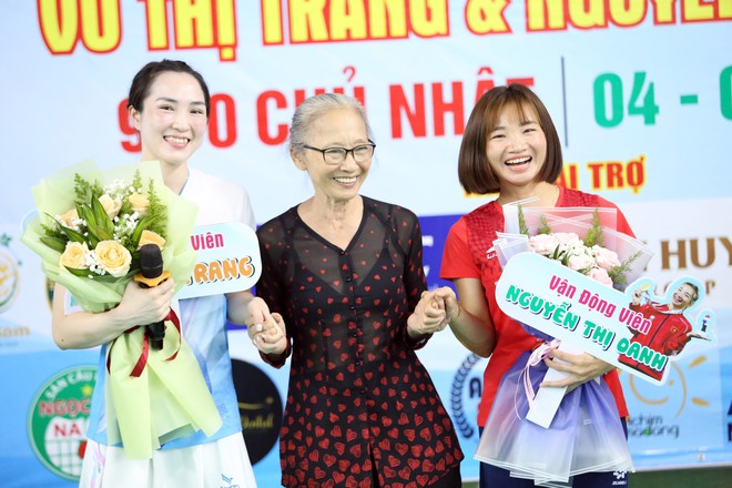 &lsquo;Nữ ho&agrave;ng điền kinh&rsquo; Nguyễn Thị Oanh xuất hiện ở sự kiện đặc biệt, đ&aacute;nh cầu l&ocirc;ng c&ugrave;ng vợ Tiến Minh- Ảnh 29.