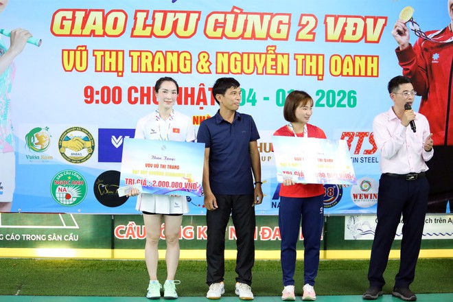 &lsquo;Nữ ho&agrave;ng điền kinh&rsquo; Nguyễn Thị Oanh xuất hiện ở sự kiện đặc biệt, đ&aacute;nh cầu l&ocirc;ng c&ugrave;ng vợ Tiến Minh- Ảnh 28.