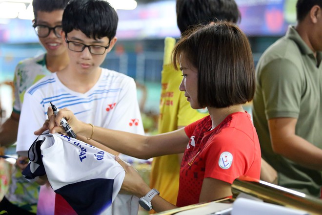&lsquo;Nữ ho&agrave;ng điền kinh&rsquo; Nguyễn Thị Oanh xuất hiện ở sự kiện đặc biệt, đ&aacute;nh cầu l&ocirc;ng c&ugrave;ng vợ Tiến Minh- Ảnh 10.