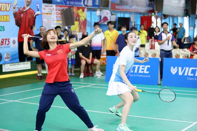 &lsquo;Nữ ho&agrave;ng điền kinh&rsquo; Nguyễn Thị Oanh xuất hiện ở sự kiện đặc biệt, đ&aacute;nh cầu l&ocirc;ng c&ugrave;ng vợ Tiến Minh- Ảnh 36.