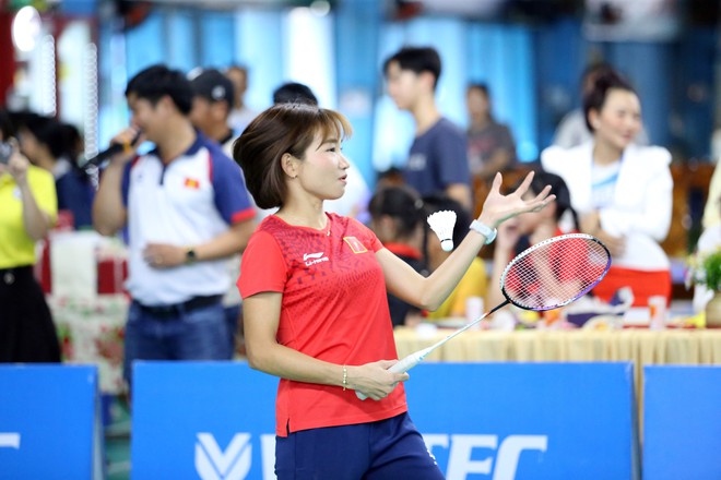 &lsquo;Nữ ho&agrave;ng điền kinh&rsquo; Nguyễn Thị Oanh xuất hiện ở sự kiện đặc biệt, đ&aacute;nh cầu l&ocirc;ng c&ugrave;ng vợ Tiến Minh- Ảnh 38.