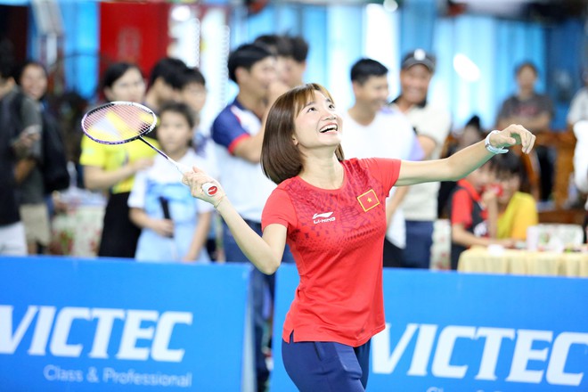 &lsquo;Nữ ho&agrave;ng điền kinh&rsquo; Nguyễn Thị Oanh xuất hiện ở sự kiện đặc biệt, đ&aacute;nh cầu l&ocirc;ng c&ugrave;ng vợ Tiến Minh- Ảnh 32.