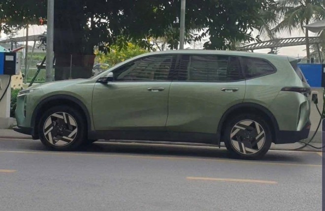Rộ tin VinFast Limo Green bản mới vừa chạy thử nghiệm, nhiều trang bị hơn- Ảnh 3.