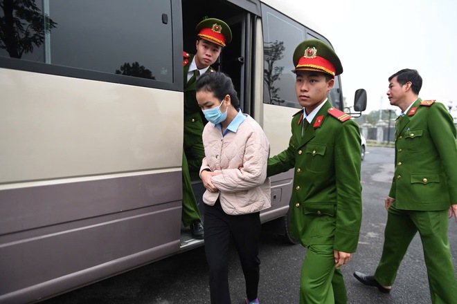 2 cựu Cục trưởng Cục An toàn thực phẩm hầu tòa vì nhận hối lộ- Ảnh 9. 2 cựu Cục trưởng Cục An toàn thực phẩm hầu tòa vì nhận hối lộ- Ảnh 9.