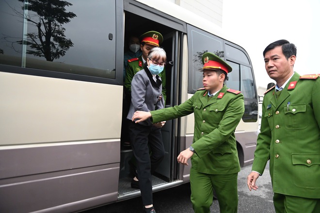 2 cựu Cục trưởng Cục An toàn thực phẩm hầu tòa vì nhận hối lộ- Ảnh 7. 2 cựu Cục trưởng Cục An toàn thực phẩm hầu tòa vì nhận hối lộ- Ảnh 7.