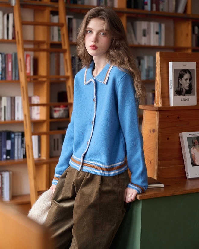 Sành điệu hơn khi phối áo len với chân váy xếp ly, váy da và quần jeans Áo len và cách phối ấm áp, xinh đẹp cho mùa mới - Ảnh 11.