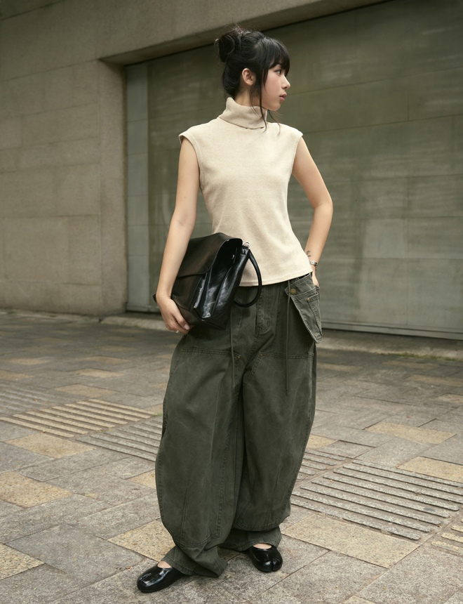 Quần jeans cạp trễ, xu hướng gợi cảm trở lại với diện mạo mới- Ảnh 4.