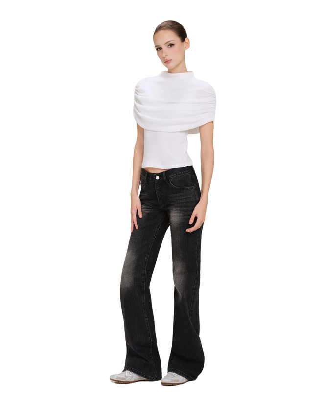 Quần jeans cạp trễ, xu hướng gợi cảm trở lại với diện mạo mới- Ảnh 7.