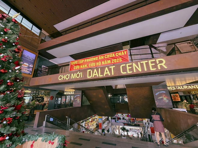 Khách du lịch đổ lên chợ mới Đà Lạt vì nhiều 'góc xinh' - Ảnh 11.