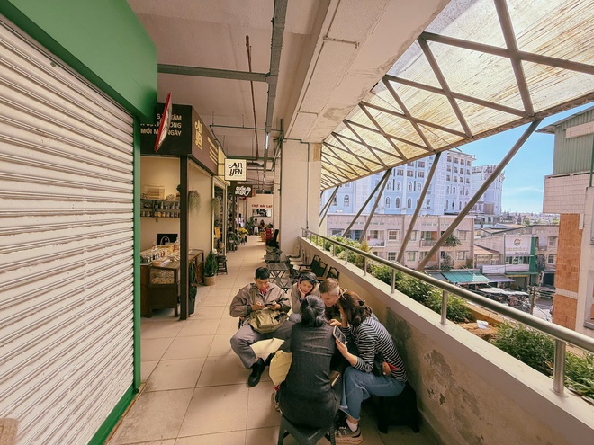 Khách du lịch đổ lên chợ mới Đà Lạt vì nhiều 'góc xinh' - Ảnh 7.