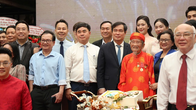 Đường s&aacute;ch TP.HCM 10 năm lan tỏa tri thức- Ảnh 1.