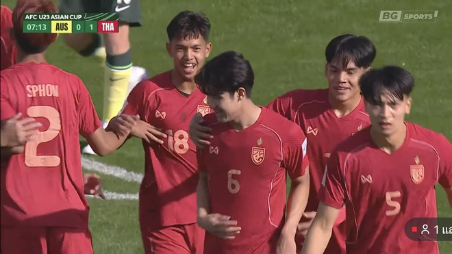 U.23 Th&aacute;i Lan vừa ghi b&agrave;n đ&atilde; d&iacute;nh thẻ đỏ, thua ngược đau đớn U.23 &Uacute;c- Ảnh 2.