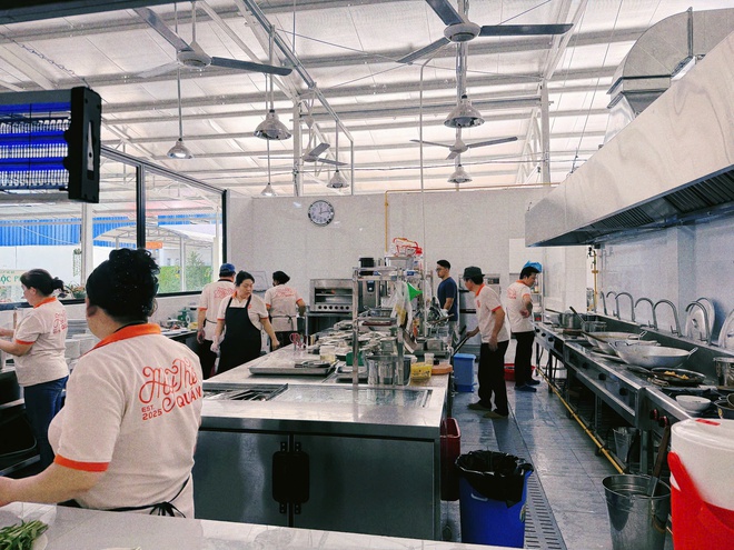 Quán hủ tiếu bự như trạm dừng chân của Việt kiều Canada ở miền Tây - Ảnh 5.