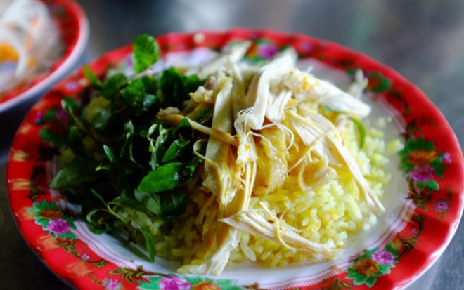 B&aacute;o Hồng K&ocirc;ng so s&aacute;nh cơm g&agrave; Hội An với cơm g&agrave; Hải Nam- Ảnh 3.
