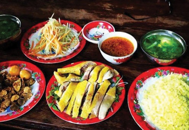 B&aacute;o Hồng K&ocirc;ng so s&aacute;nh cơm g&agrave; Hội An với cơm g&agrave; Hải Nam- Ảnh 1.