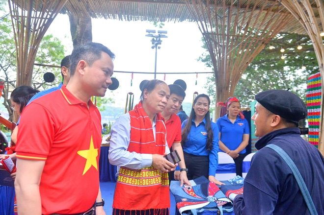 Khai mạc triển lãm '70 năm dấu ấn - tiếp nối khát vọng' - Ảnh 9.