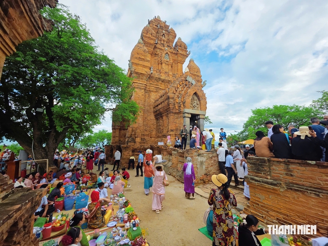Hàng nghìn người dự chính lễ Katê 2026 tại tháp Pô Klong Garai- Ảnh 10.