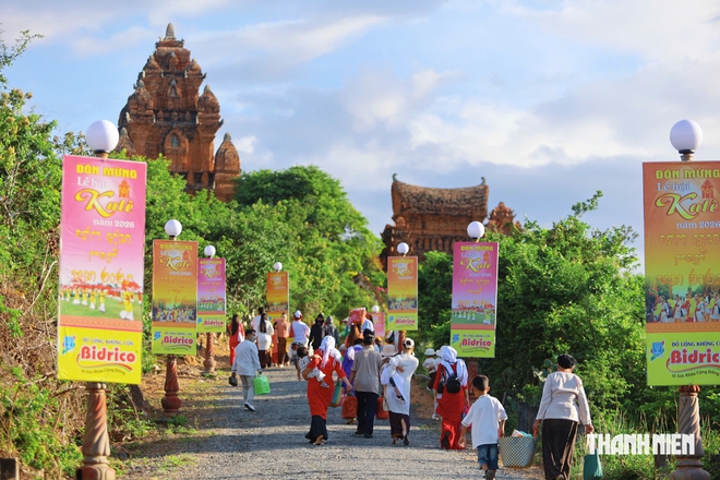 Hàng nghìn người dự chính lễ Katê 2026 tại tháp Pô Klong Garai- Ảnh 5.