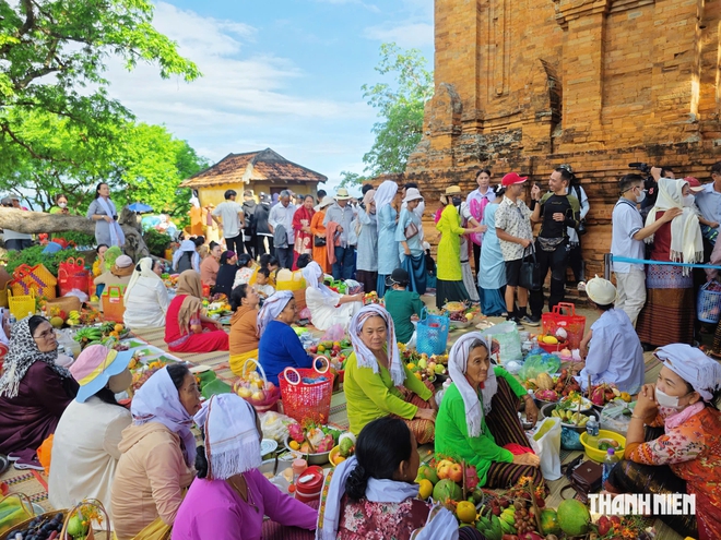 Hàng nghìn người dự chính lễ Katê 2026 tại tháp Pô Klong Garai- Ảnh 11.