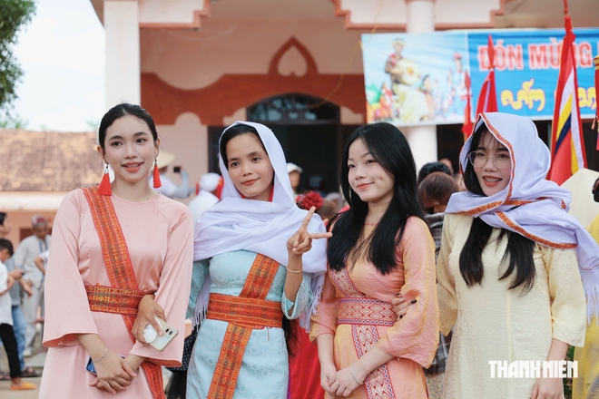 Thiếu nữ Chăm rạng rỡ tại lễ hội Kat&ecirc; 2026 - Ảnh 3.
