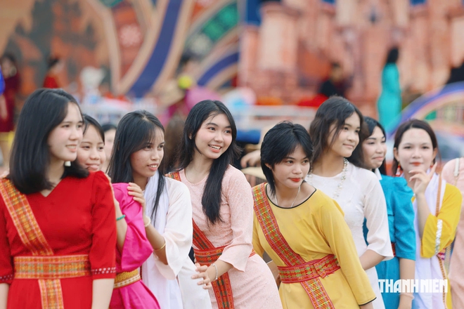 Thiếu nữ Chăm rạng rỡ tại lễ hội Kat&ecirc; 2026 - Ảnh 6.