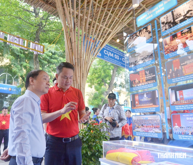 Khai mạc triển lãm '70 năm dấu ấn - tiếp nối khát vọng' - Ảnh 4.