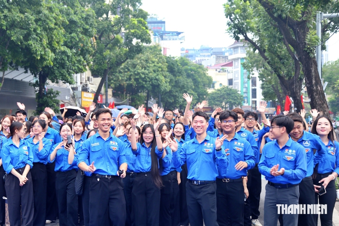 Hàng vạn người tham gia phong trào toàn dân tập luyện thể thao ở hồ Hoàn Kiếm- Ảnh 5.