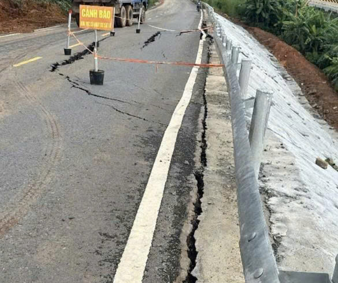 Sụt lún trên đèo Đại Ninh lan rộng, đe dọa an toàn giao thông quốc lộ 28B- Ảnh 4.