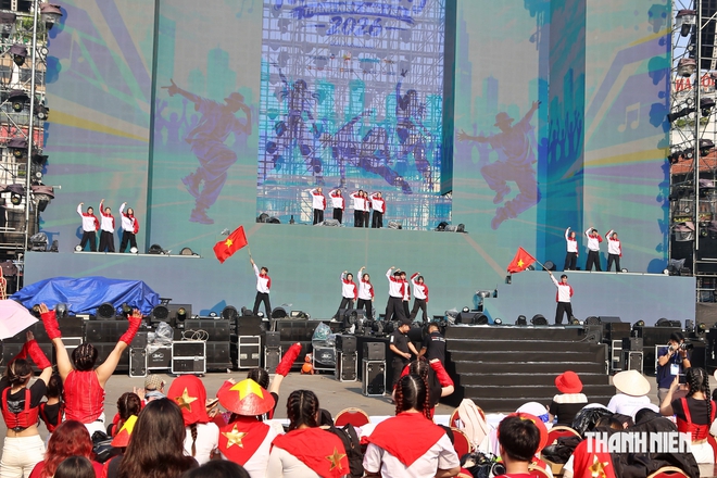 "Cháy" hết mình cùng Liên hoan nhóm nhảy thanh niên, sinh viên 2026 tại hồ Hoàn Kiếm - Ảnh 12.