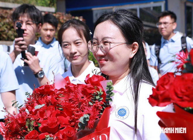 Đ&oacute;n thanh ni&ecirc;n Trung Quốc bắt đầu chuyến h&agrave;nh tr&igrave;nh đỏ tại Việt Nam- Ảnh 6.
