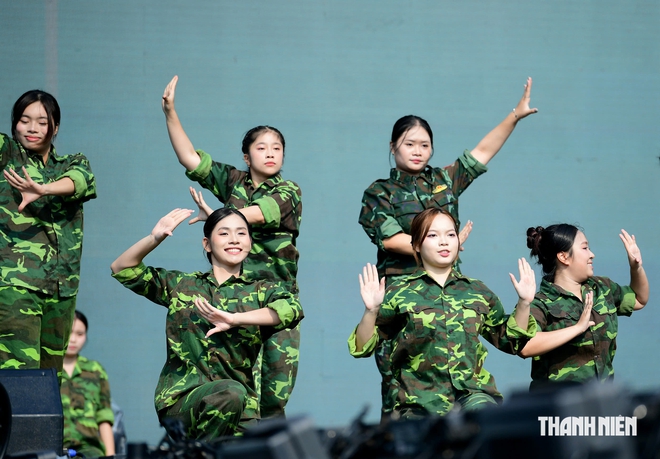 "Cháy" hết mình cùng Liên hoan nhóm nhảy thanh niên, sinh viên 2026 tại hồ Hoàn Kiếm - Ảnh 13.