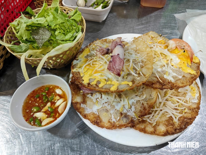 Quán bánh xèo gần 60 năm giữ lửa ở Quy Nhơn - Ảnh 3.
